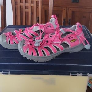 Girls keen waterproff shoes